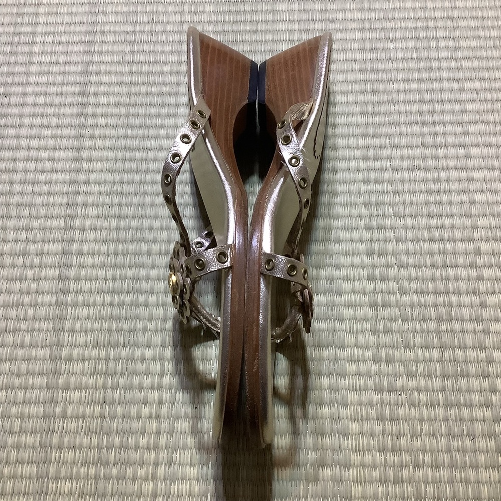 Eric Javits Gold Thong Sandals - Picture 4 of 5